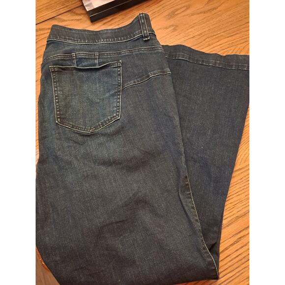 Torrid flare legged jeans - Picture 5 of 5